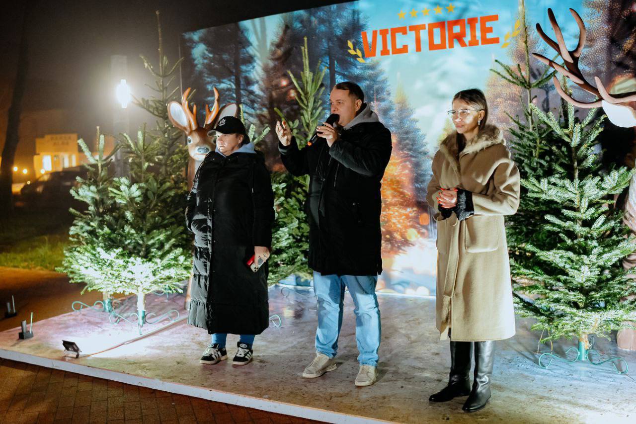 Echipa blocului „Victorie” a lansat iluminatul festiv de Revelion în parcul Victoriei din Bălți